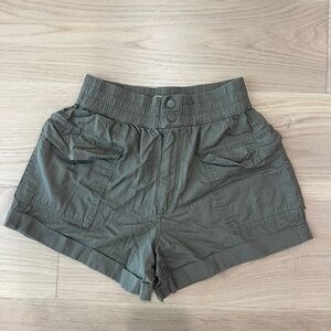 Abercrombie Olive Green Khaki shorts - XS
